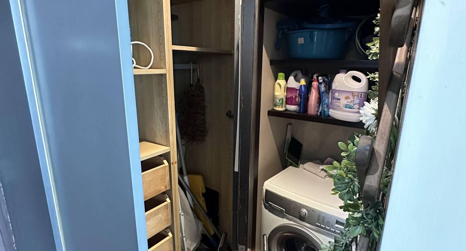 For sale 1 bed condo in Khlong Toei, Bangkok