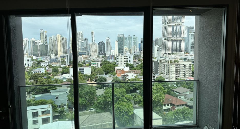 For sale 1 bed condo in Khlong Toei, Bangkok