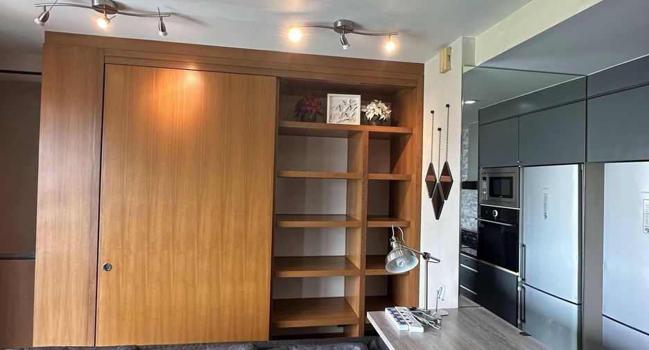 For sale 1 bed condo in Khlong Toei, Bangkok