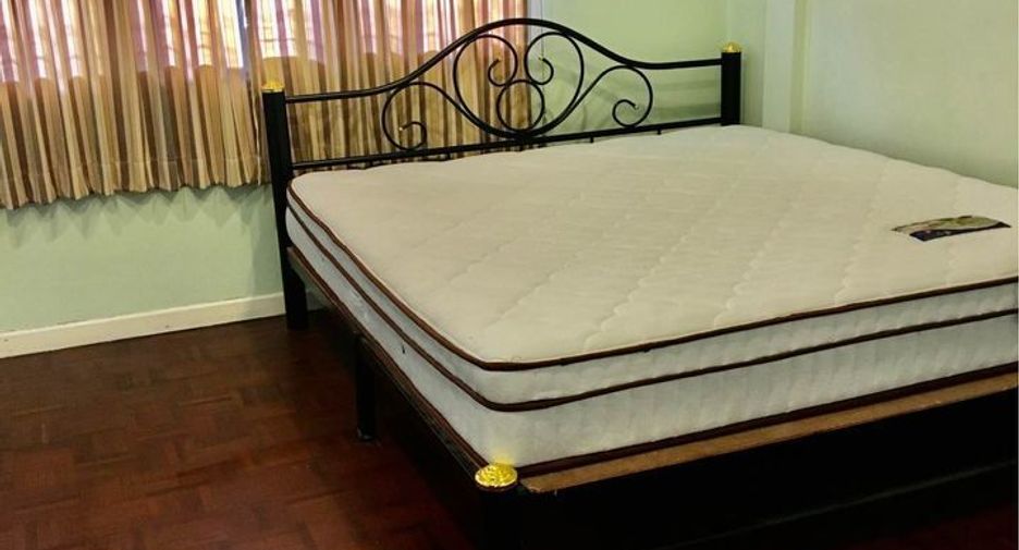 For rent 2 bedrooms townhouse in Bang Na, Bangkok