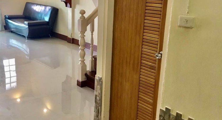 For rent 2 bedrooms townhouse in Bang Na, Bangkok