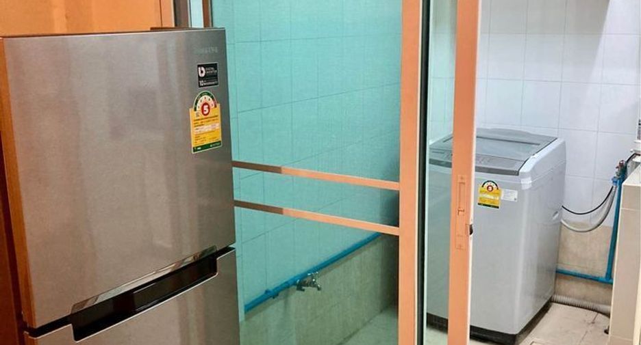For rent 2 bedrooms townhouse in Bang Na, Bangkok