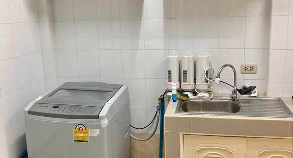 For rent 2 bedrooms townhouse in Bang Na, Bangkok