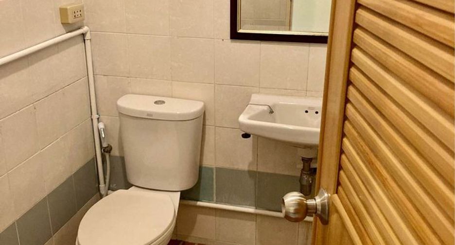 For rent 2 bedrooms townhouse in Bang Na, Bangkok