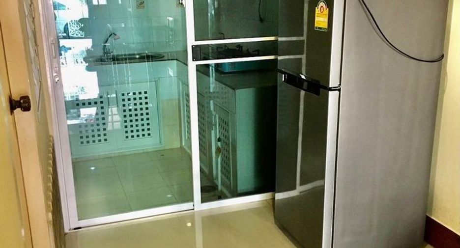 For rent 2 bedrooms townhouse in Bang Na, Bangkok