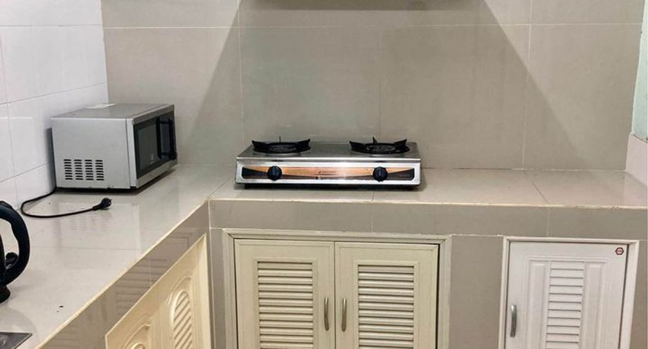 For rent 2 bedrooms townhouse in Bang Na, Bangkok