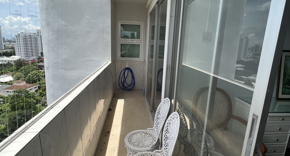 For sale and for rent 3 bedrooms condo in Watthana, Bangkok