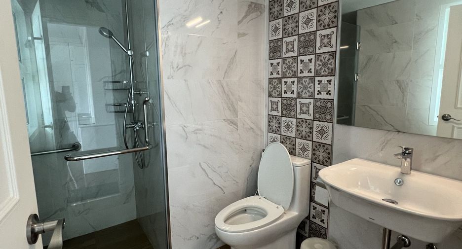 For sale and for rent 3 bedrooms condo in Watthana, Bangkok