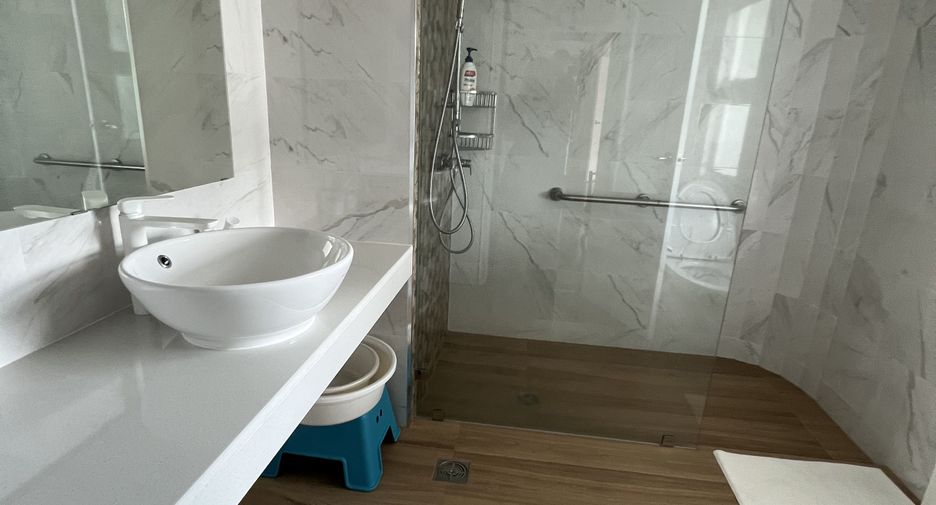For sale and for rent 3 bedrooms condo in Watthana, Bangkok
