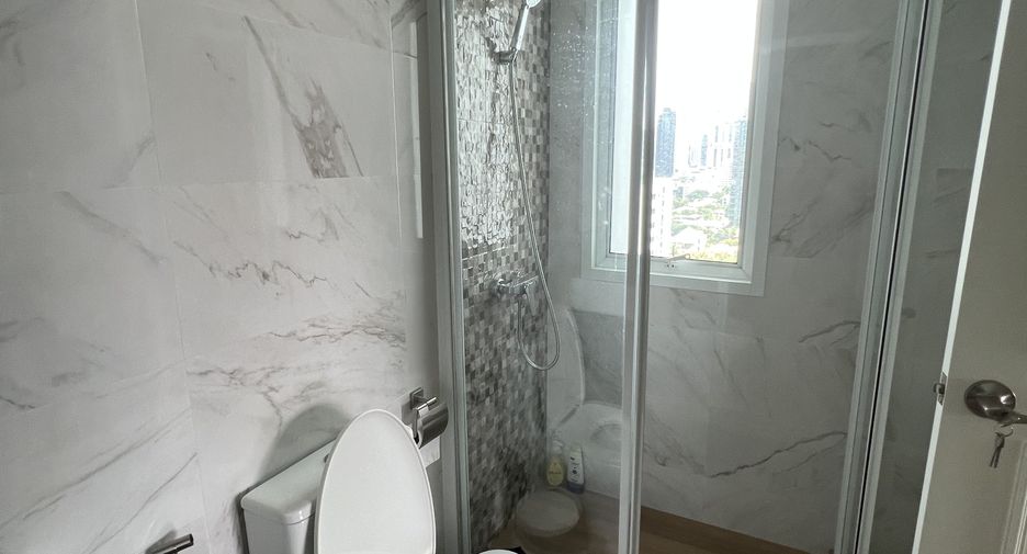 For sale and for rent 3 bedrooms condo in Watthana, Bangkok