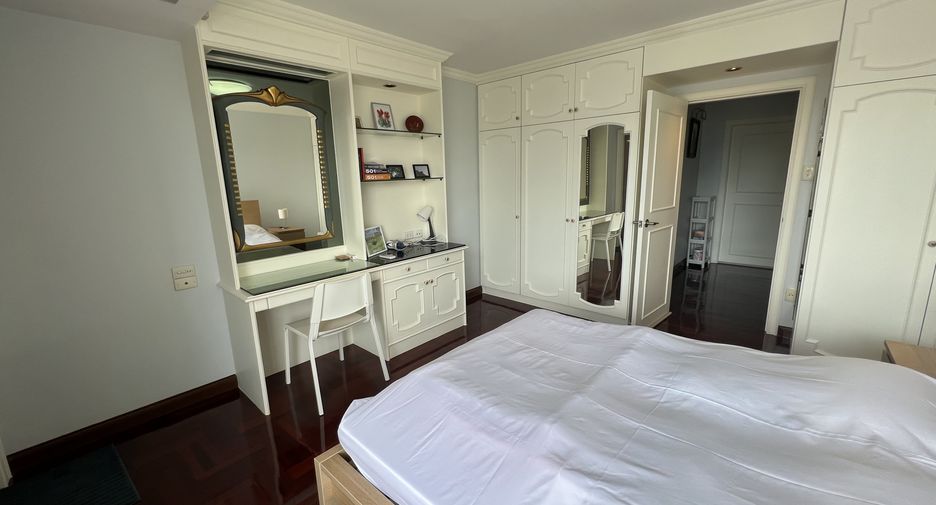 For sale and for rent 3 bedrooms condo in Watthana, Bangkok