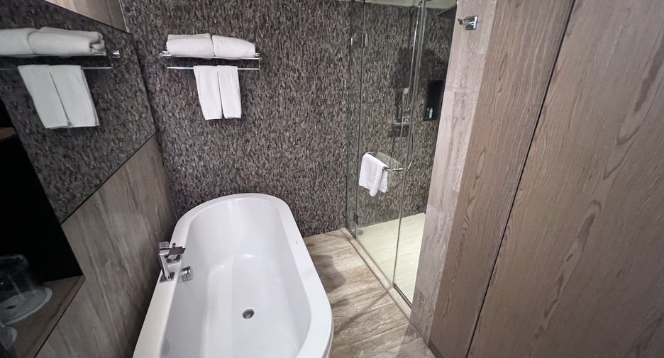 For rent 2 bedrooms apartment in Watthana, Bangkok