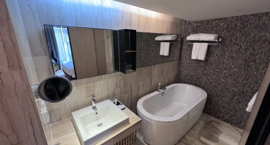 For rent 2 bedrooms apartment in Watthana, Bangkok