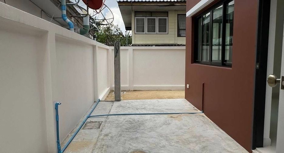 Casa adosada en venta de 3 habitaciones en Bueng Kum, Bangkok
