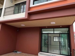 Casa adosada en venta de 3 habitaciones en Bueng Kum, Bangkok
