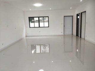 Casa adosada en venta de 3 habitaciones en Bueng Kum, Bangkok