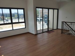 Casa adosada en venta de 3 habitaciones en Bueng Kum, Bangkok