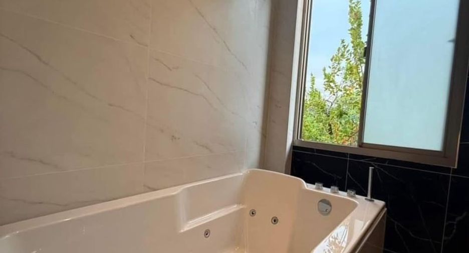 For rent 4 bedrooms house in Lat Krabang, Bangkok