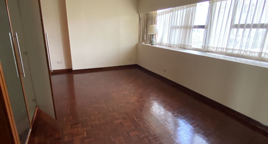 For rent 3 bedrooms apartment in Watthana, Bangkok