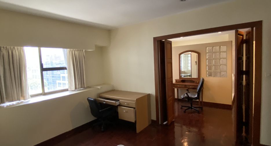For rent 3 bedrooms apartment in Watthana, Bangkok