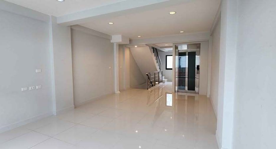 For rent 4 bedrooms retail Space in Suan Luang, Bangkok