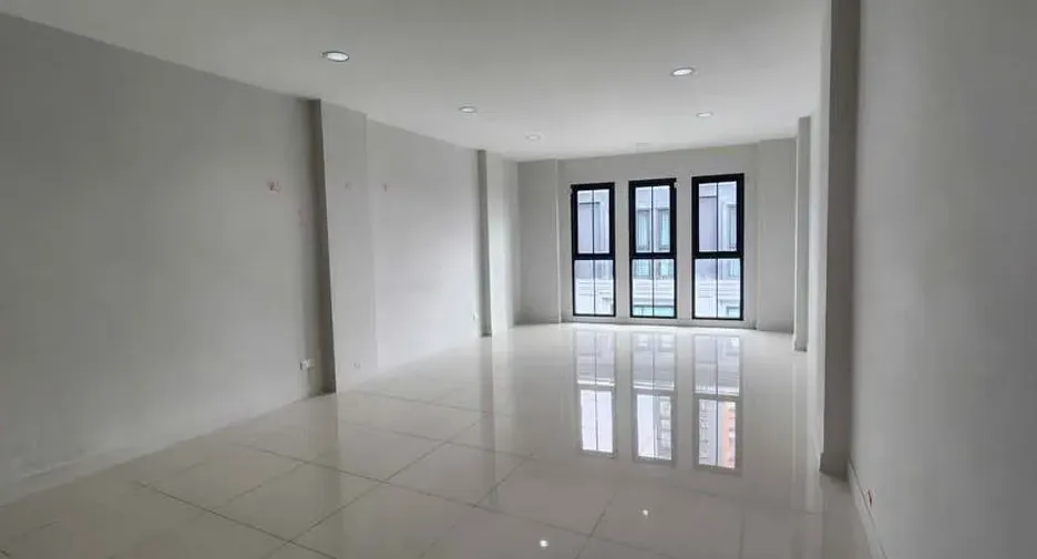 For rent 4 bedrooms retail Space in Suan Luang, Bangkok