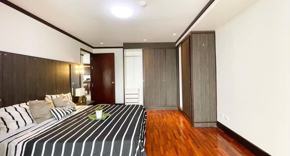 For rent 3 bedrooms apartment in Watthana, Bangkok
