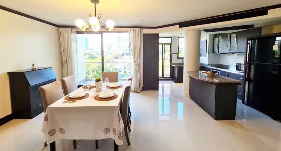 For rent 3 bedrooms apartment in Watthana, Bangkok