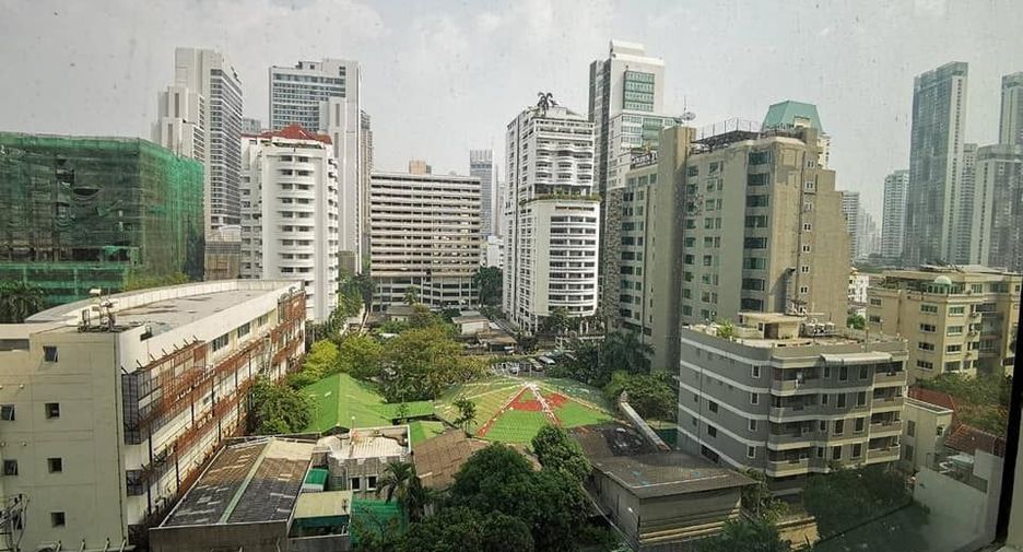 For rent 2 bedrooms condo in Khlong Toei, Bangkok