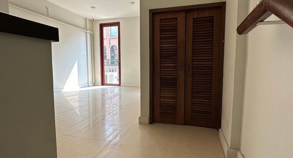 For sale office in Bang Khen, Bangkok