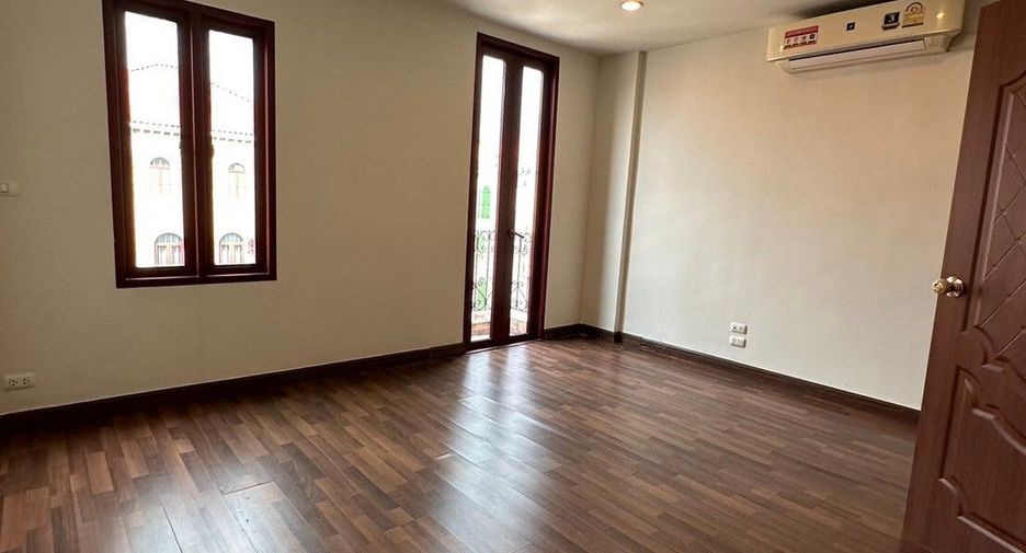 For sale office in Bang Khen, Bangkok