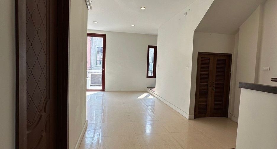 For sale office in Bang Khen, Bangkok