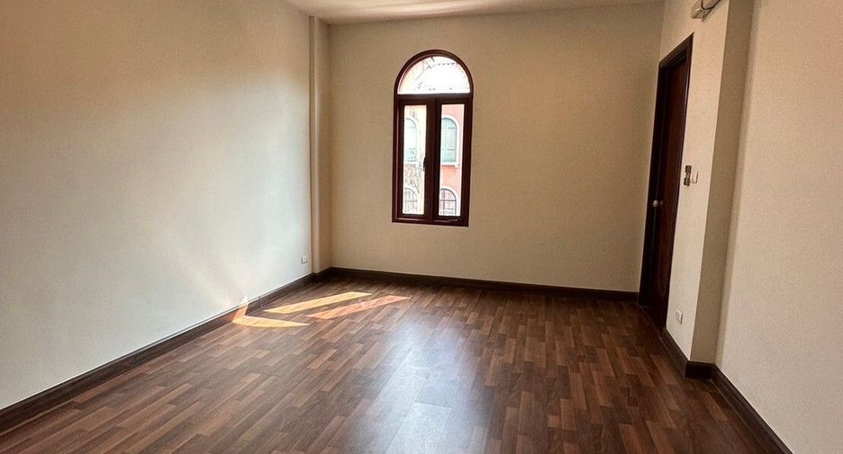 For sale office in Bang Khen, Bangkok