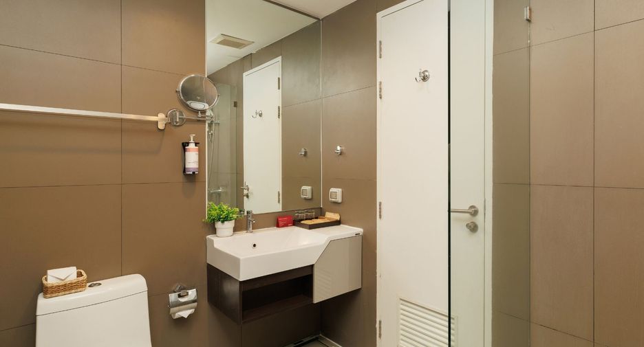 For rent 2 bedrooms condo in Watthana, Bangkok