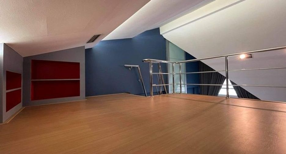 For sale 3 bedrooms townhouse in Wang Thonglang, Bangkok