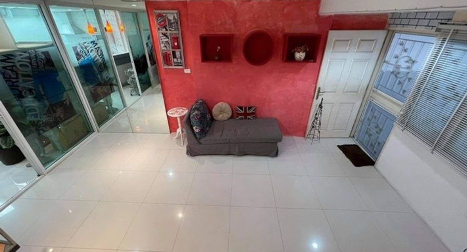 For sale 3 bedrooms townhouse in Wang Thonglang, Bangkok
