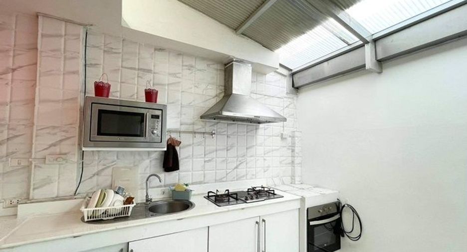 For sale 3 bedrooms townhouse in Wang Thonglang, Bangkok