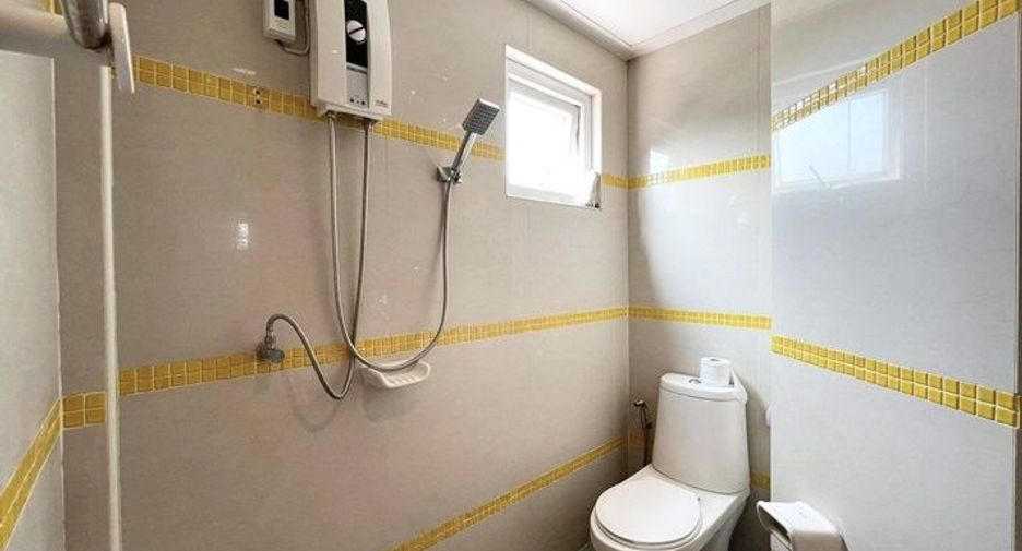 For sale 3 bedrooms townhouse in Wang Thonglang, Bangkok