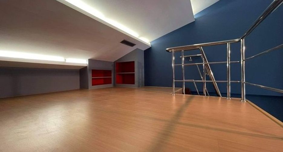 For sale 3 bedrooms townhouse in Wang Thonglang, Bangkok