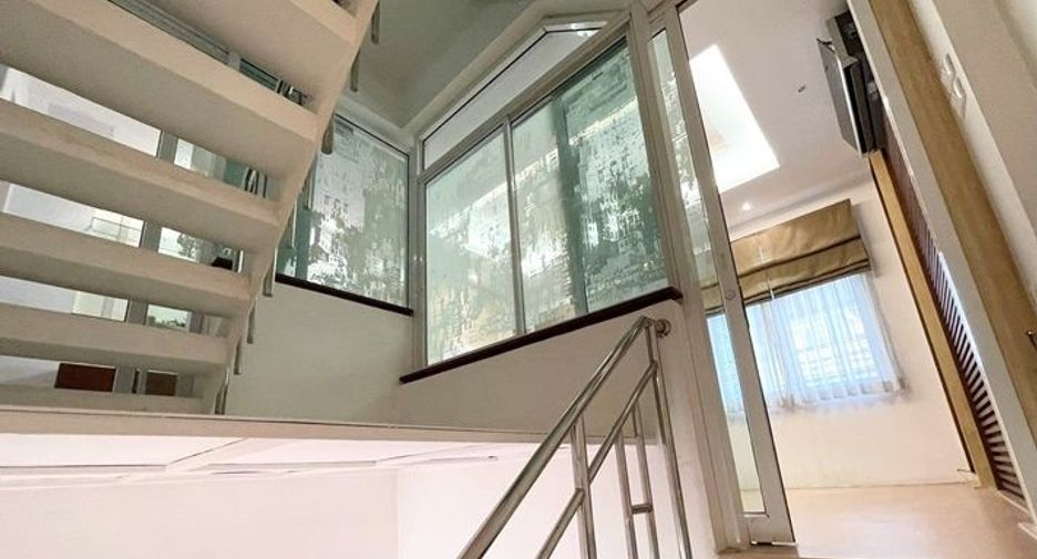 For sale 3 bedrooms townhouse in Wang Thonglang, Bangkok