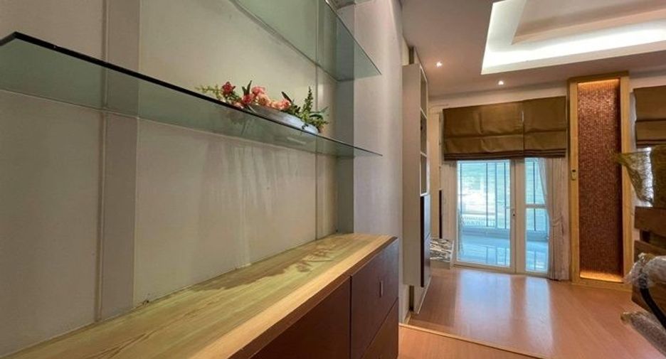 For sale 3 bedrooms townhouse in Wang Thonglang, Bangkok