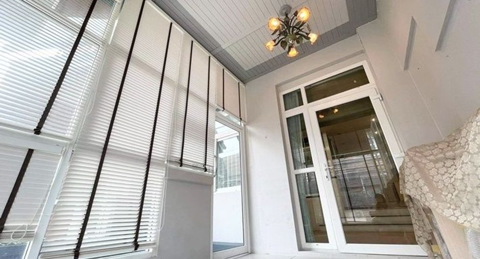 For sale 3 bedrooms townhouse in Wang Thonglang, Bangkok
