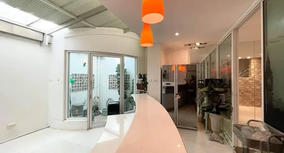 For sale 3 bedrooms townhouse in Wang Thonglang, Bangkok