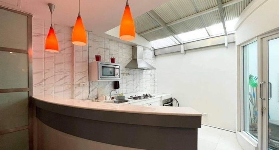 For sale 3 bedrooms townhouse in Wang Thonglang, Bangkok