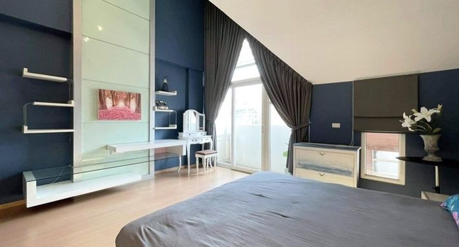 For sale 3 bedrooms townhouse in Wang Thonglang, Bangkok