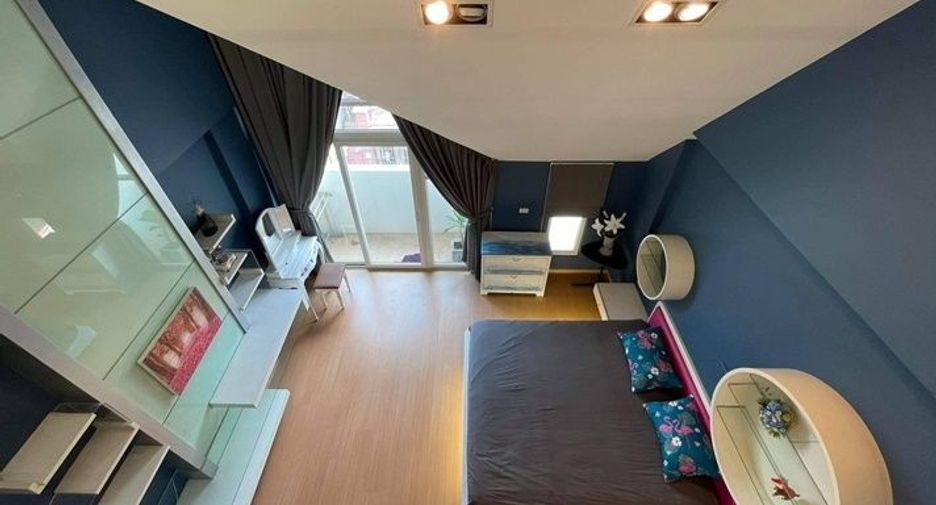 For sale 3 bedrooms townhouse in Wang Thonglang, Bangkok