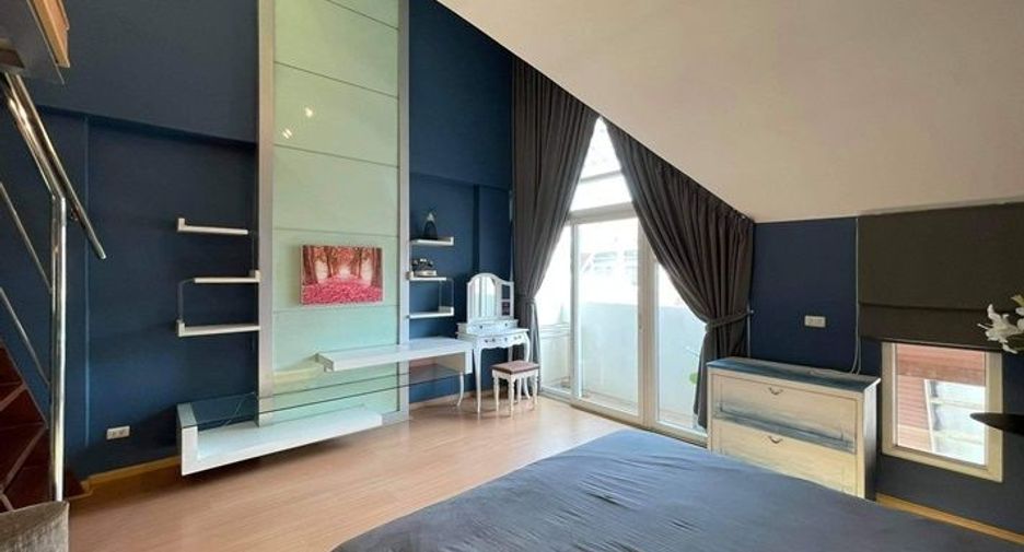 For sale 3 bedrooms townhouse in Wang Thonglang, Bangkok