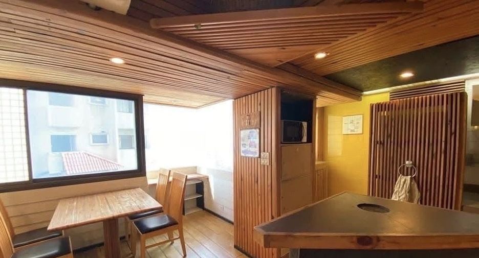 For rent 3 bedrooms condo in Phra Khanong, Bangkok