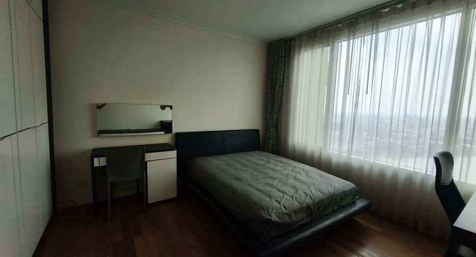 For rent 3 bedrooms condo in Bang Kho Laem, Bangkok
