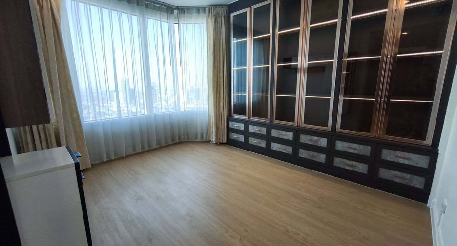 For rent 3 bedrooms condo in Bang Kho Laem, Bangkok